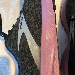 Brooks (LIKE NEW) WOMENS